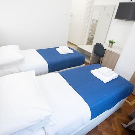 Hall Inn B&B In نابولي المظهر الخارجي الصورة