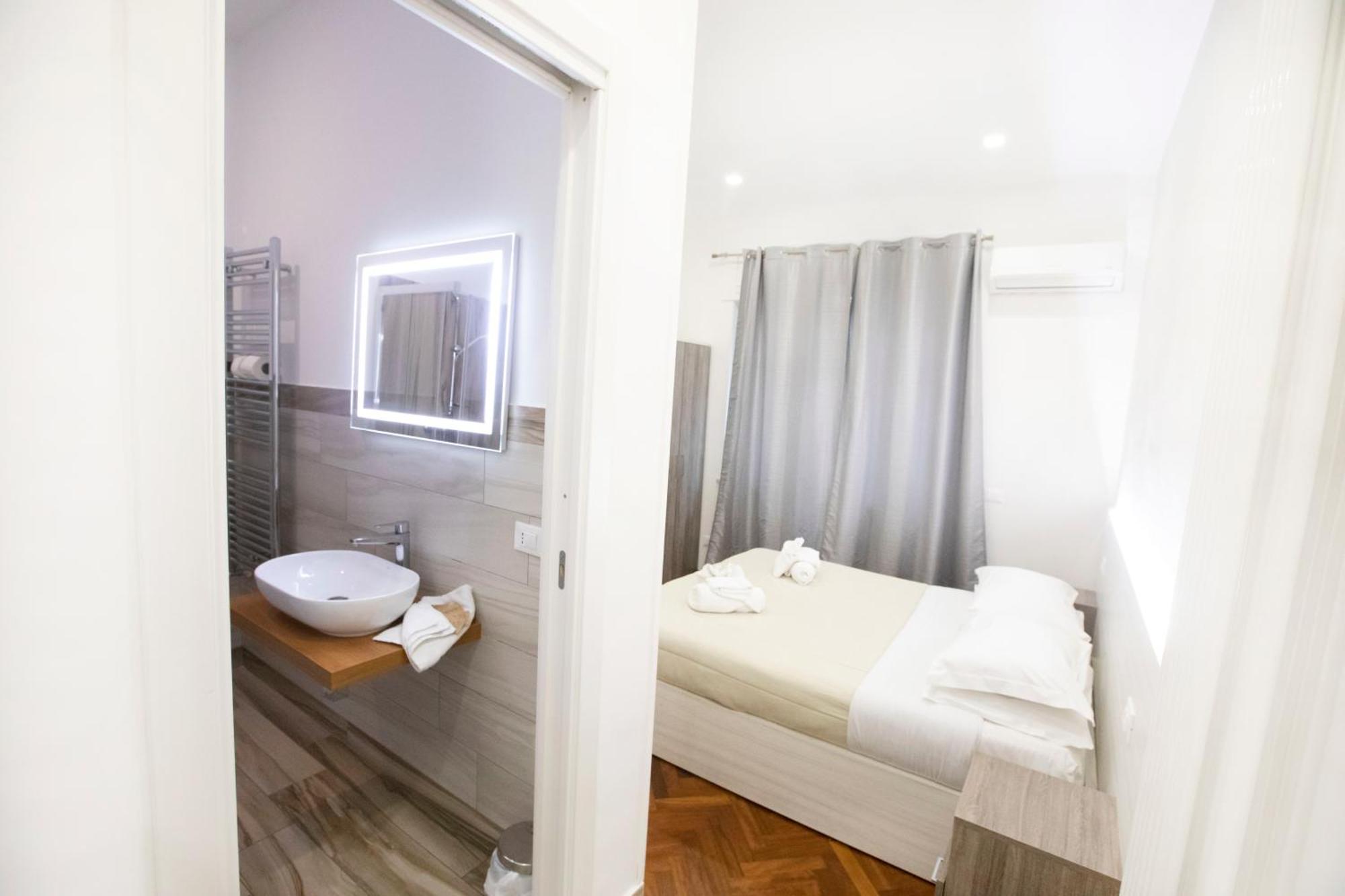 Hall Inn B&B In نابولي المظهر الخارجي الصورة