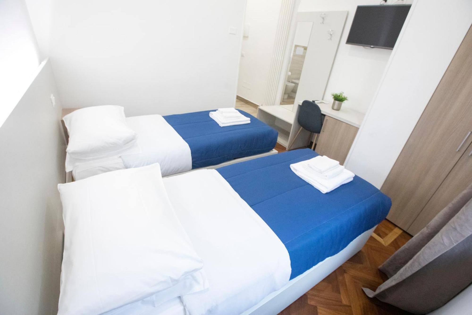Hall Inn B&B In نابولي المظهر الخارجي الصورة