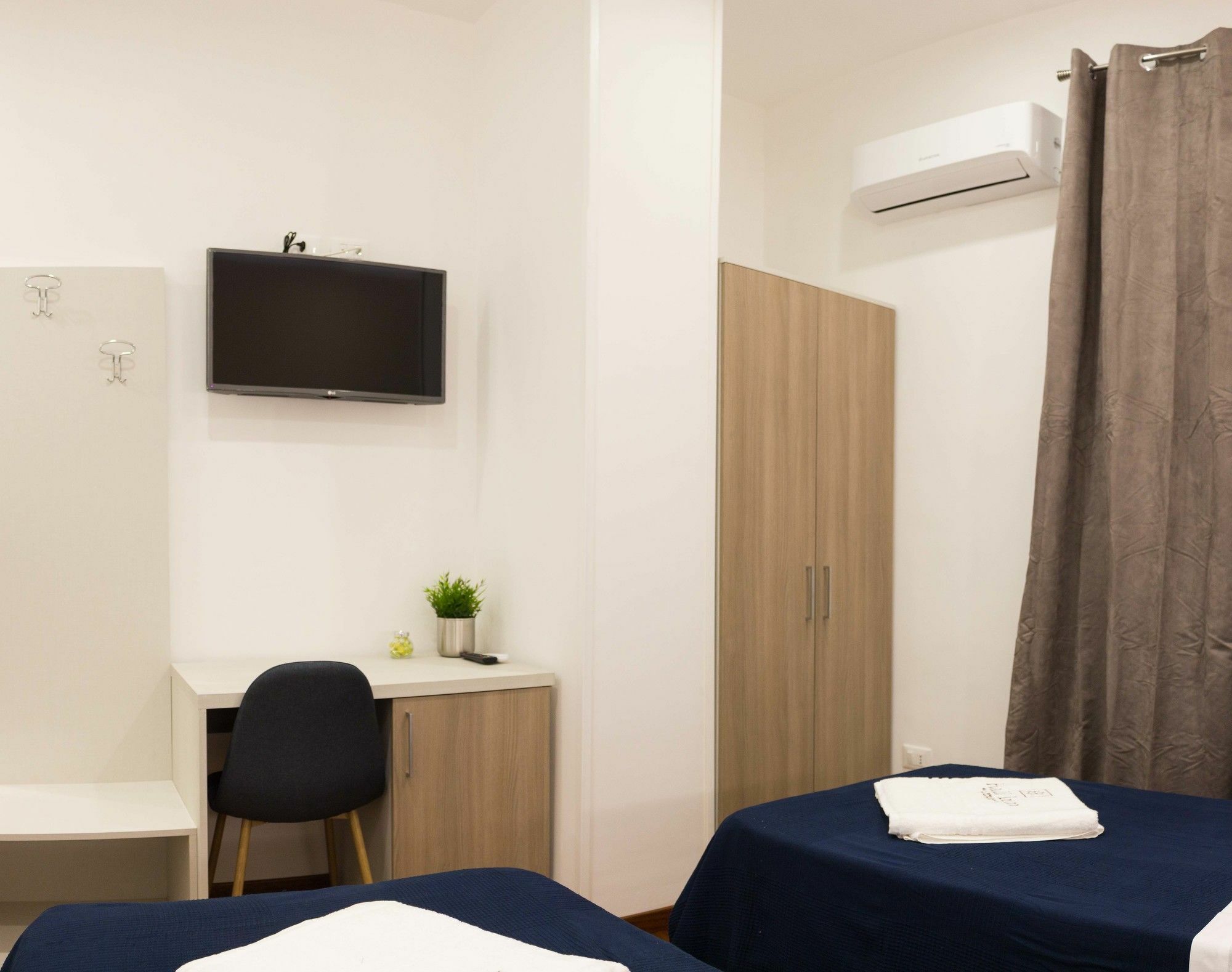Hall Inn B&B In نابولي المظهر الخارجي الصورة